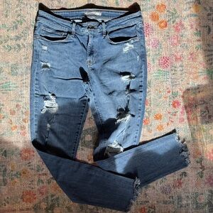 Levi’s 711 Women’s 30 Distressed Blue Skinny Jeans GUC
